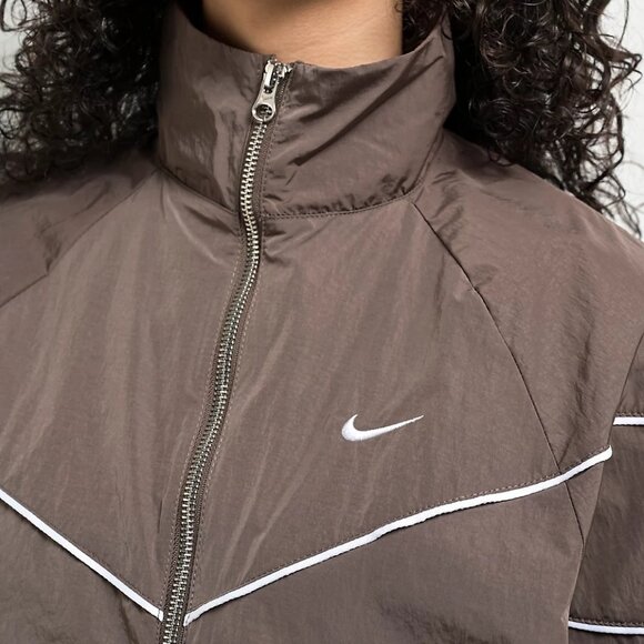Nike Windrunner Women's Loose UV Woven Full-Zip Jacket FV6304-004, Size S (New) - Picture 14 of 14